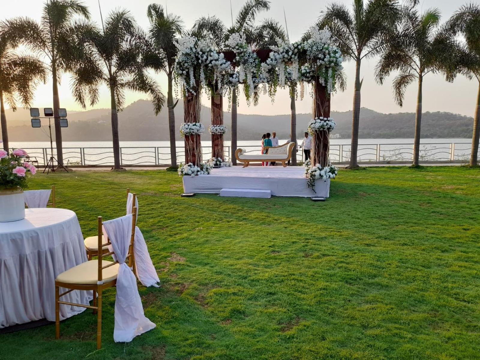 Aquarius Resort Gorhe Khurd Εξωτερικό φωτογραφία